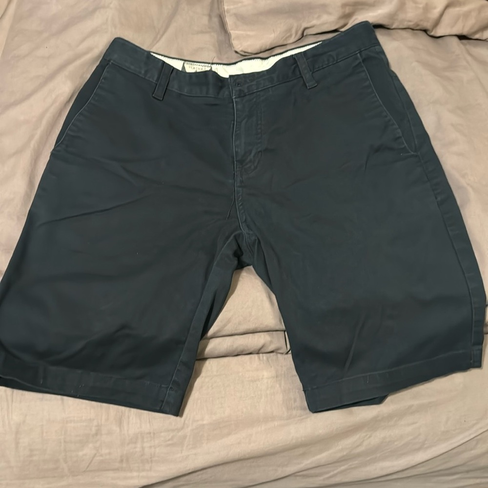VOLCOM MENS BLACK SHORTS 30 WAIST 10 INCH SEAM